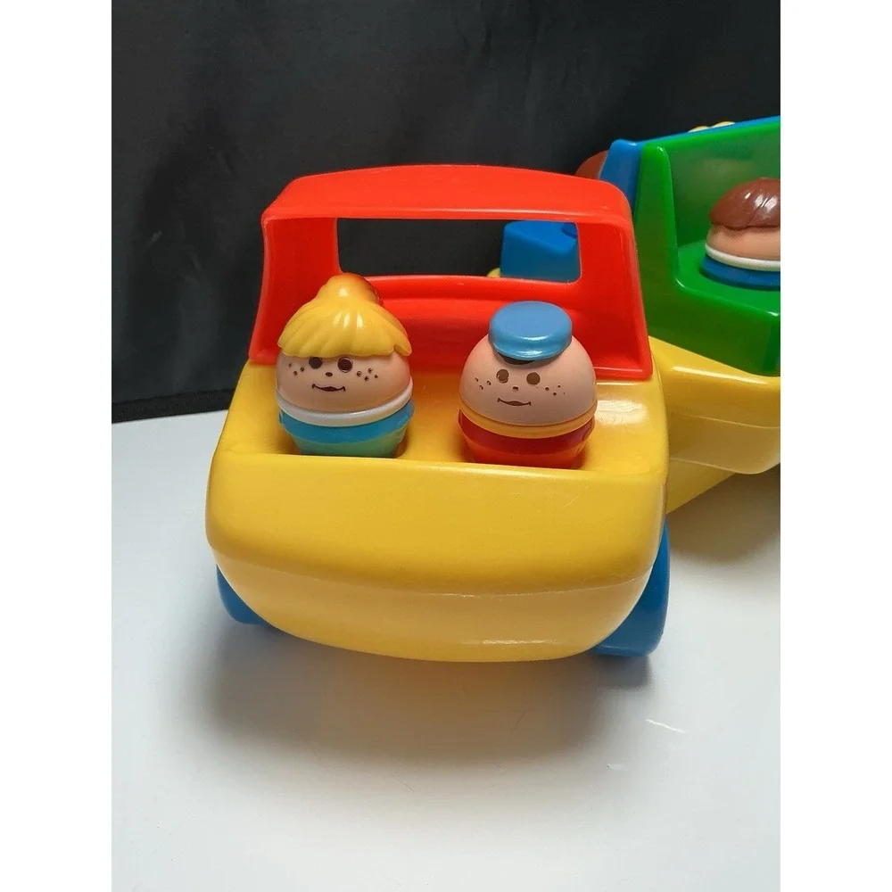 Vintage 1985 Little Tikes Toddle Tots Change Around Truck + 6 Figures - Picture 2 of 9